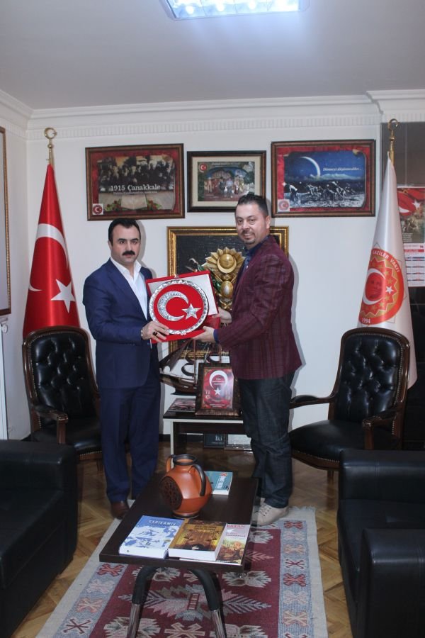 DÜNYA YASLILIK DERNEGI  BASKANI UMUT ÇINAR GENEL BASKANIMIZI MAKAMINDA ZIYARET ETTILER . 