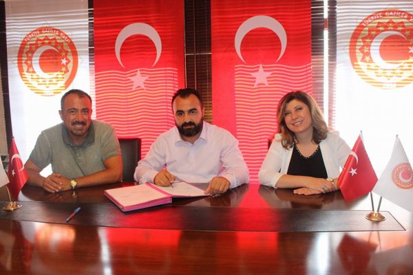  Prof. Ilkay Erdogan Orhan Genel Baskanimiz (Gazi) Lokman AYLAR 'i Makaminda ziyaret.