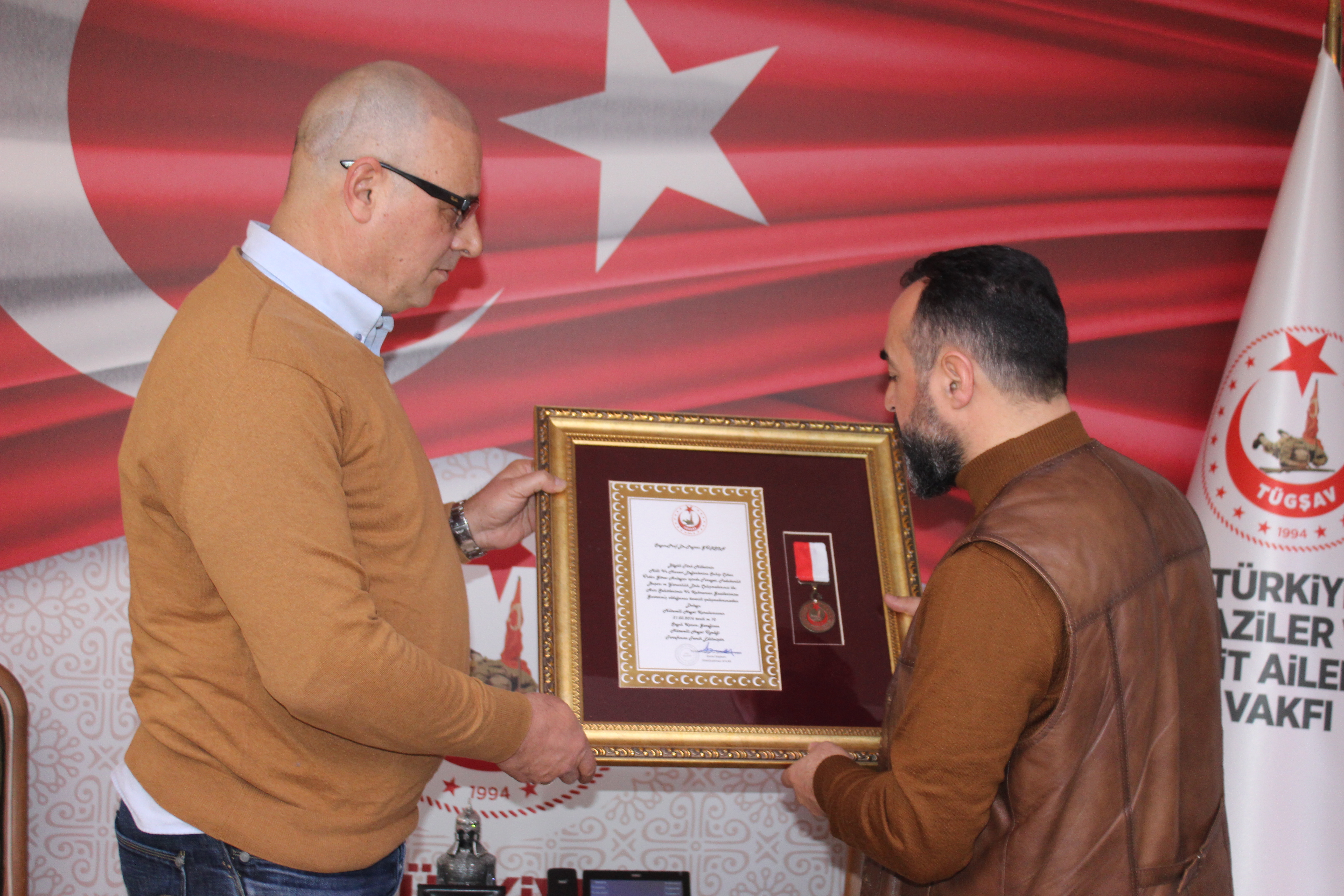 EMEKLI BINBASI,OKAN ÜNIVERSITESI MYO MÜDÜRÜ VAKFIMIZ MÜTEVELLI HEYET ÜYEMIZ PROF.DR POYRAZ ALI GÜRSON VAKFIMIZI ZIYARET ETTI.