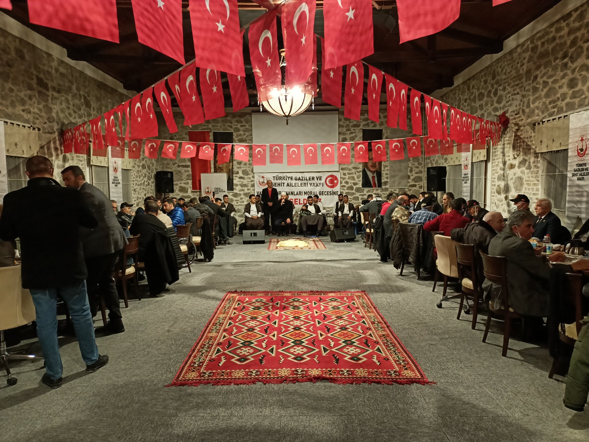 Kahraman Gazilerimiz ve Sehit Ailelerimizle birlikte #Ulucanlar Cezaevi Müzesinde bir araya geldik.  Onlarin yüzlerindeki bir gülümsemenin sebebi olmak bizim için sereftir.
