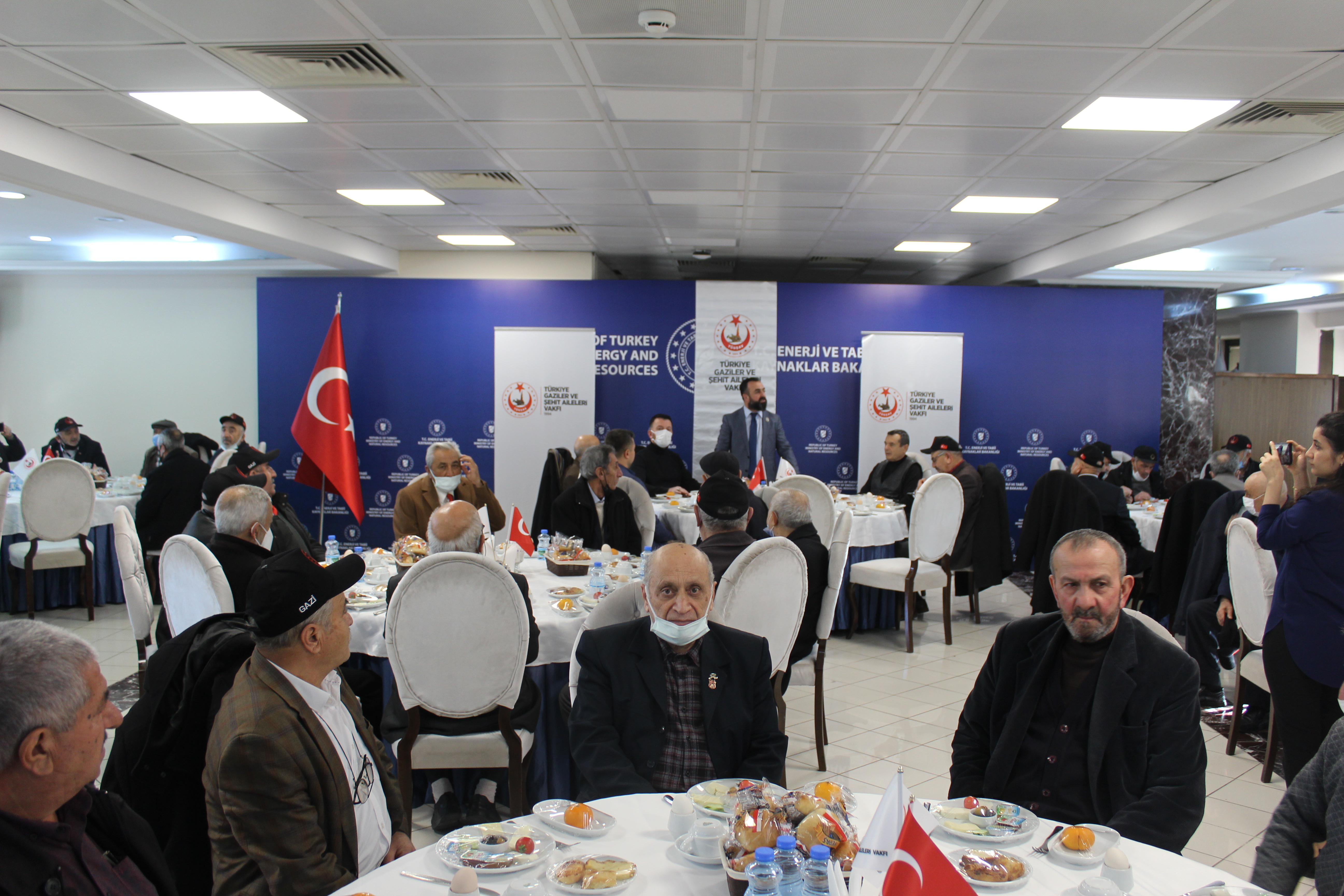 Genel Baskanimiz (Gazi) Lokman Aylar ve yönetim Kurulu üyelerimiz düzenlemis oldugumuz kahvalti programinda Kibris Gazilerimizle biraraya geldiler. 