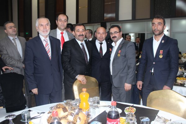 ''GAZILERIMIZE VEFA SEHITLERIMIZE DUA'' YEMEGIMIZ