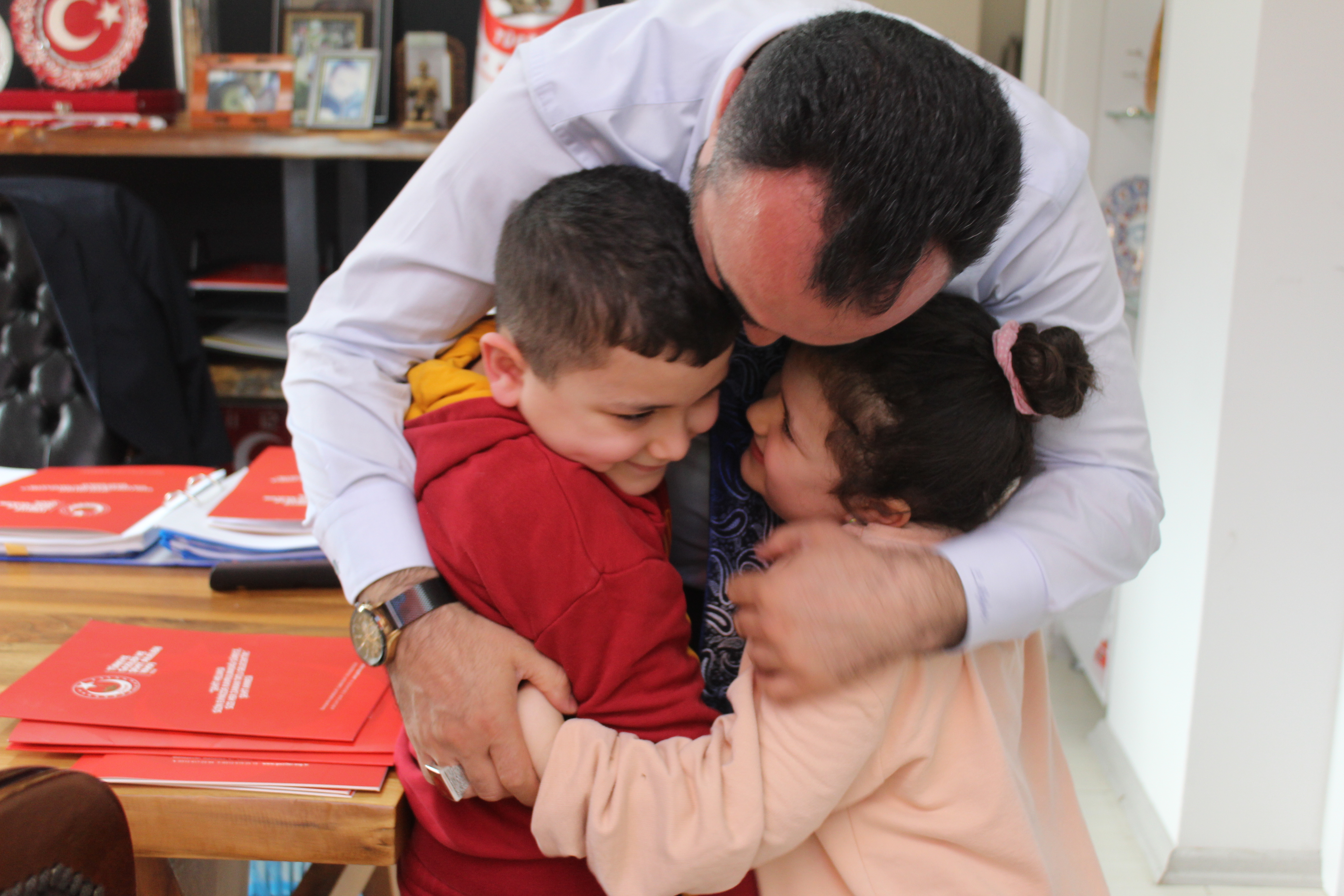 Sehit ve gazi çocuklarimiz bayramlasmak için Vakfimiza geldiler. Son nefesimize kadar, onlara agabey olmaya sözümüz var.