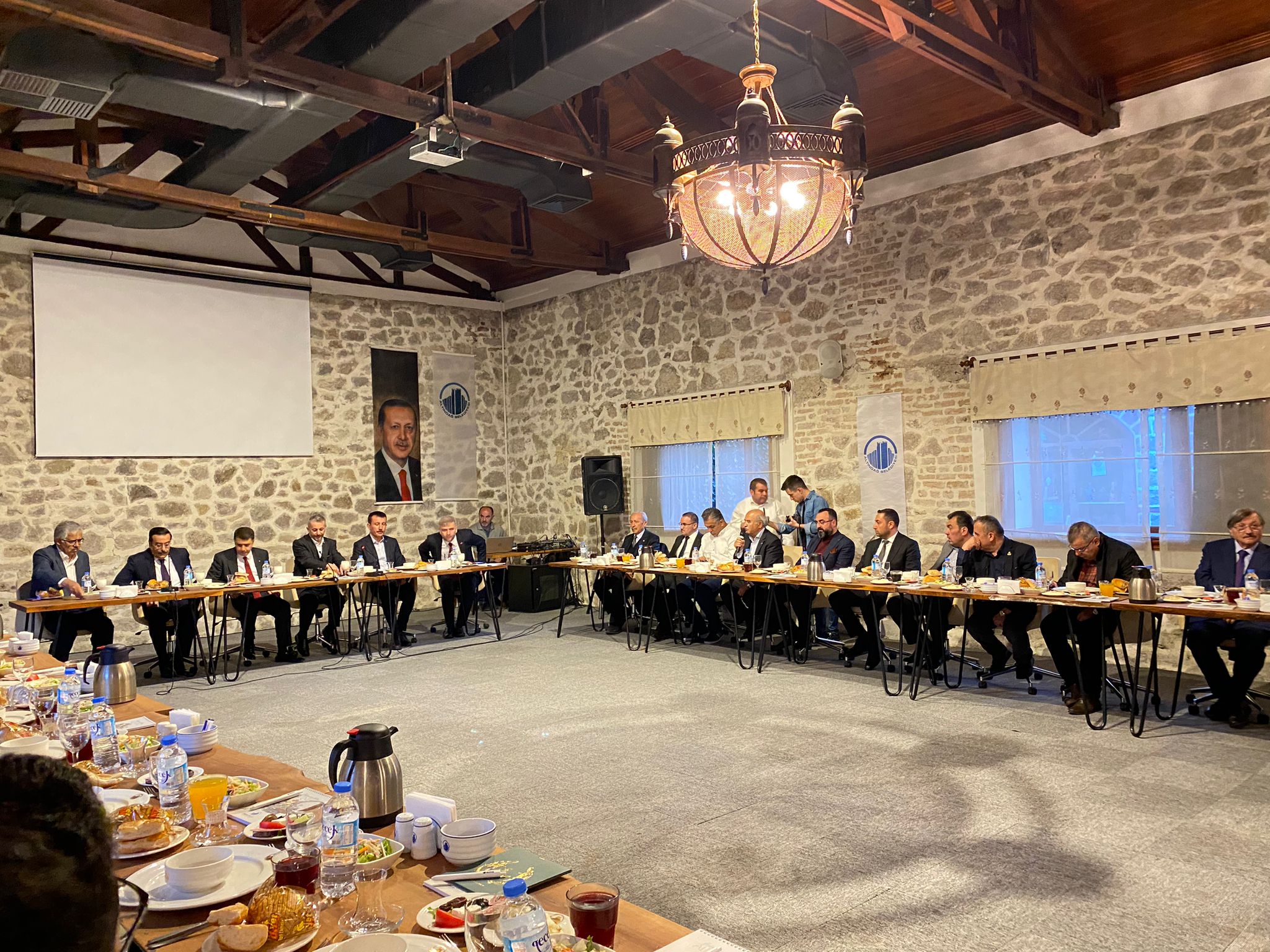 Genel Baskanimiz Gazi Lokman AYLAR Ankara Sivil Toplum Kuruluslari Platformu istisare toplantisina ve iftar yemegine katildi.  Yapilmis olunan istisarelerin ve alinan  kararlarin, hayirlara vesile olmasini dileriz.