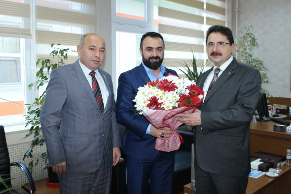SN:HALIL IBRAHIM YAKUT'U MAKAMINDA ZIYARET EDEREK HAYIRLI OLSUN TEMENNILERIMIZI ILETTIK.