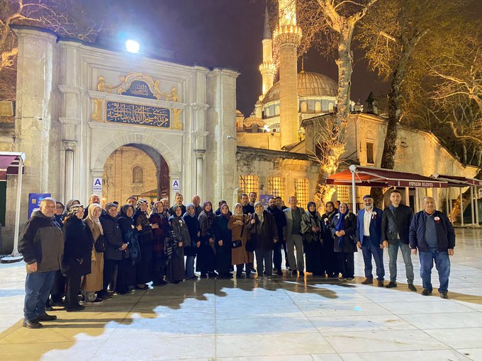Eyüpsultan Camii'nde Yatsi ve Teravih Namazi'ni eda ederek, Ebu Eyub El Ensari Hazretlerinin türbesini ziyaret edip, manevi huzurunda devletimizin ve milletimizin birlik ve beraberligi için dua ettik.
