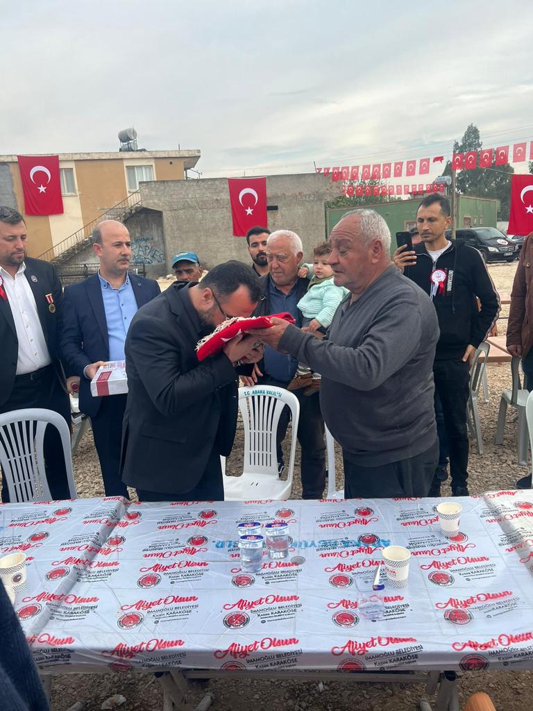 P.BNB. MEHMET DUMAN'IN ADANADA'KI KABRINI ZIYARET EDEREK AILESINE TAZIYELERIMIZI SUNDUK.