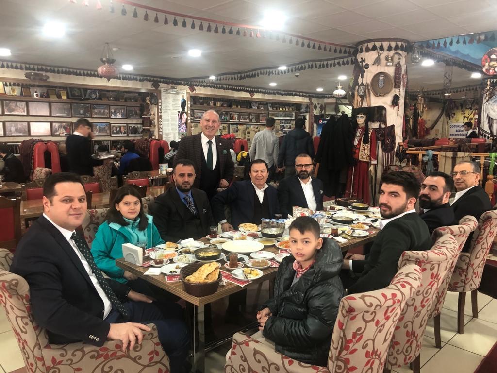 Ipekyolu Kaymakami Cemil Öztürk ile Kahvalti Davetinde Bir Araya Geldik