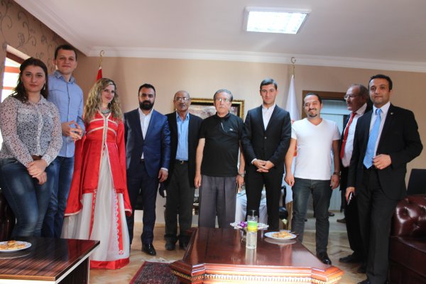 TÜRK DÜNYASI ÖGRENCILERINDEN GAZILER GÜNÜ ZIYARETI