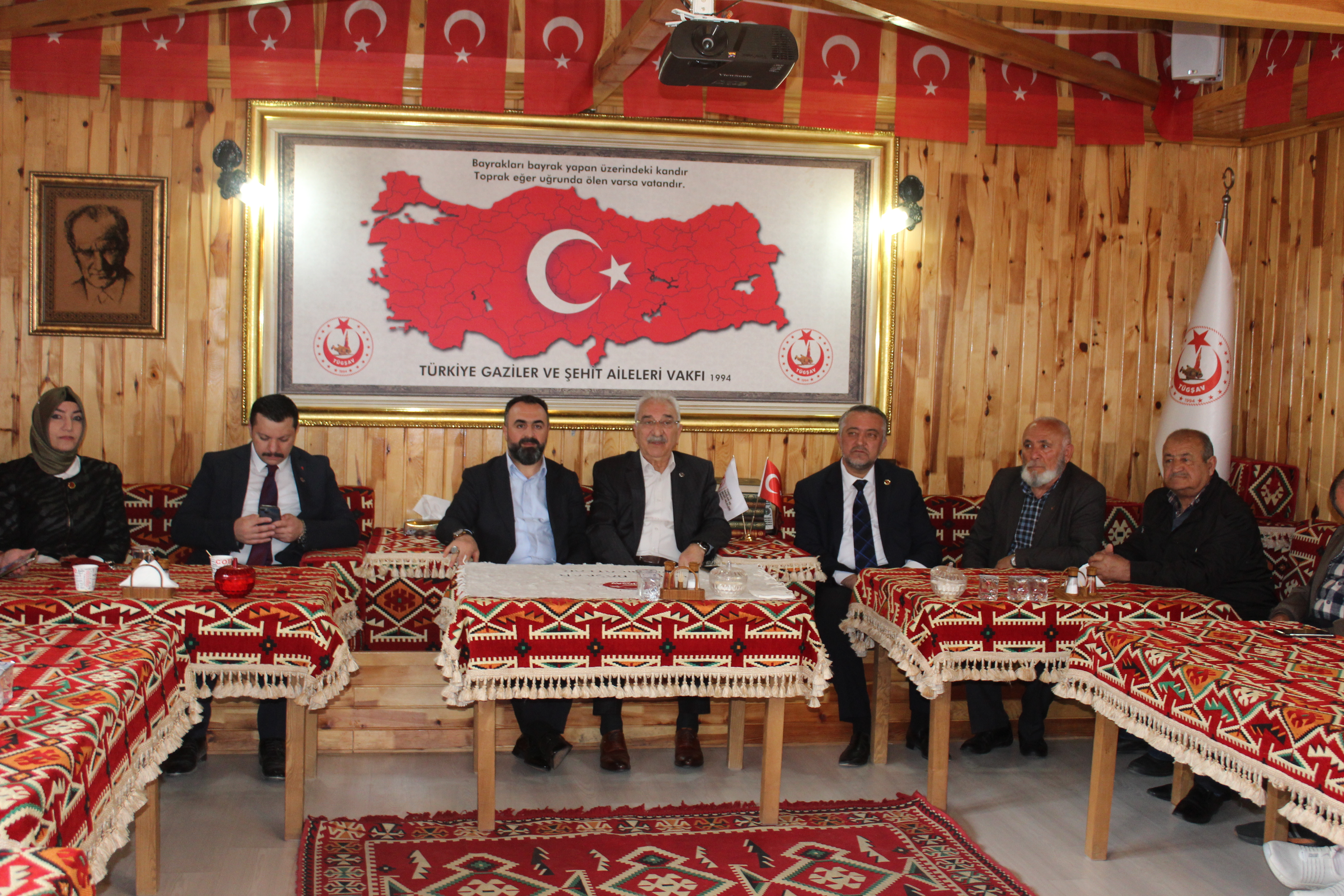 BBP Ankara 2. bölge Milletvekili Adaylari ve  BBP Teskilat Mensuplari Vakfimizi ziyaret ederek, vatan kahramanlarimiz ile bir araya geldiler. Nezaket ziyaretleri için kiymetli misafirlerimize tesekkür ederiz.