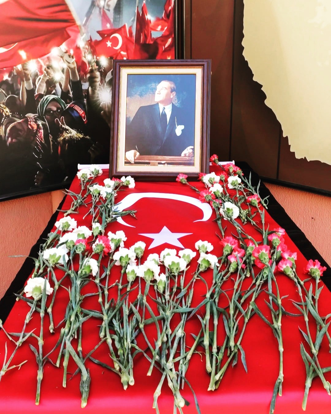 10 KASIM'DA TÜRKIYE CUMHURIYETI'NIN KURUCUSU GAZI MUSTAFA KEMAL ATATÜRK'Ü RAHMET VE MINNETLE ANDIK. RUHU SAD OLSUN.