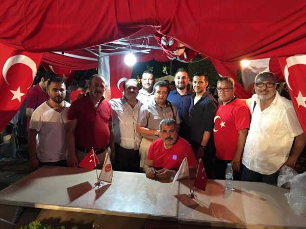 Türkiye Gaziler ve Sehit Aileleri Vakfi Istanbul Subesi Demokrasi Çadirinda...  Nöbetteyiz!!!