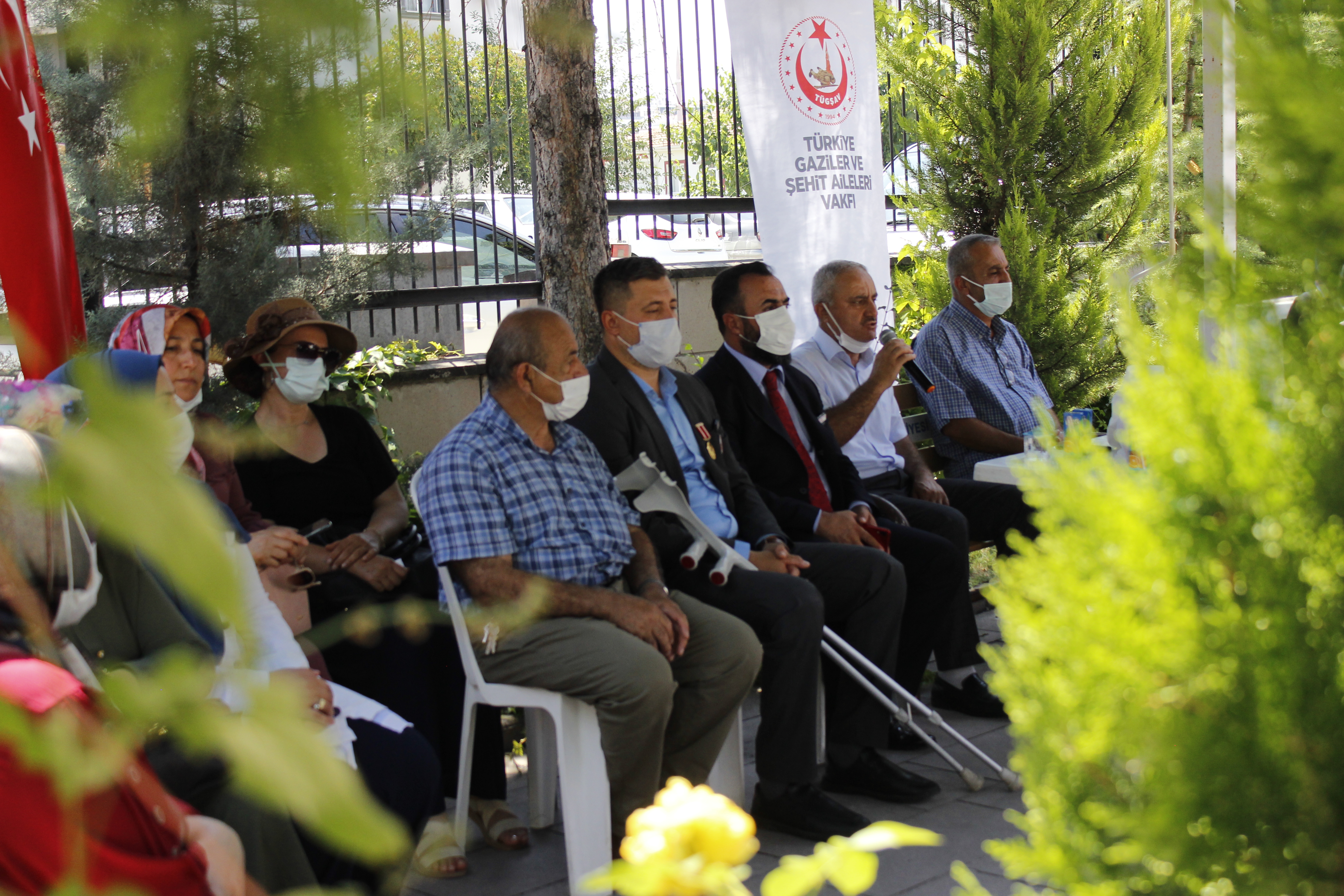 Kurban Bayrami öncesinde, sehitliklerde ziyaretçi yogunlugu vardi. Sehit yakinlari vatan nöbeti sirasinda kaybettigimiz kahramanlari kabri basinda andi. Ankara'da da adres Cebeci Askeri Sehitligi'ydi.