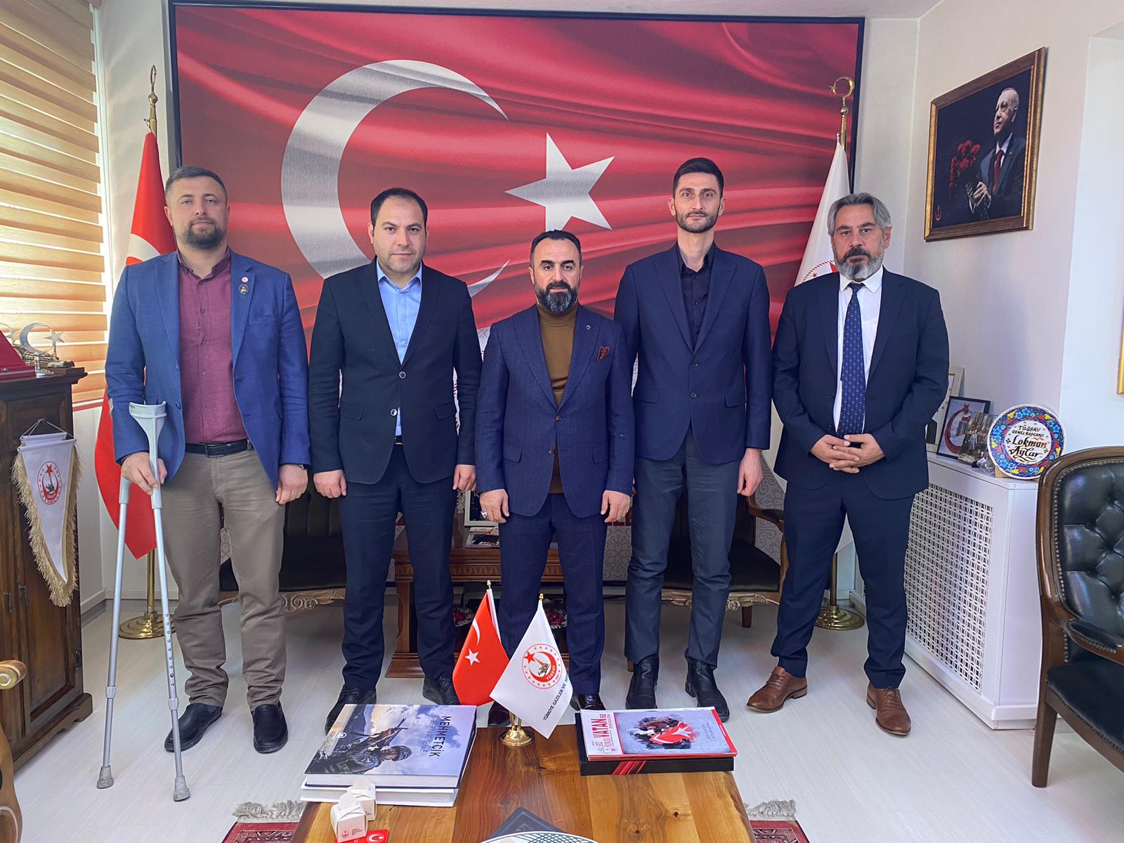 ANKARA MEDYA TEMSILCILERI BAYRAM POLAT VE ERDEM YESER GENEL BASKANIMIZ GAZI LOKMAN AYLAR ILE BIR ARAYA GELDILER.