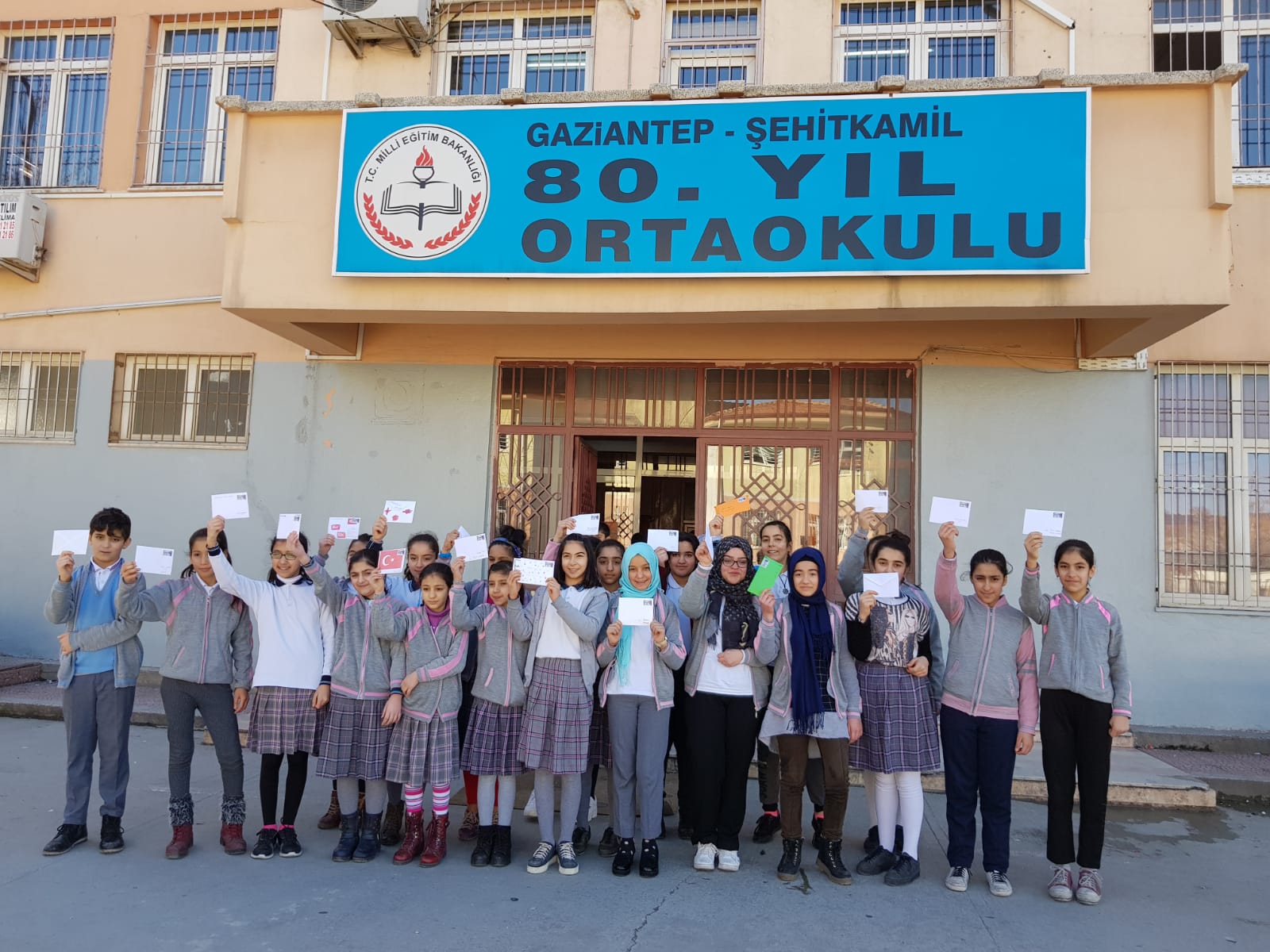 Küçük Ellerden Büyük Yüreklere Mektup