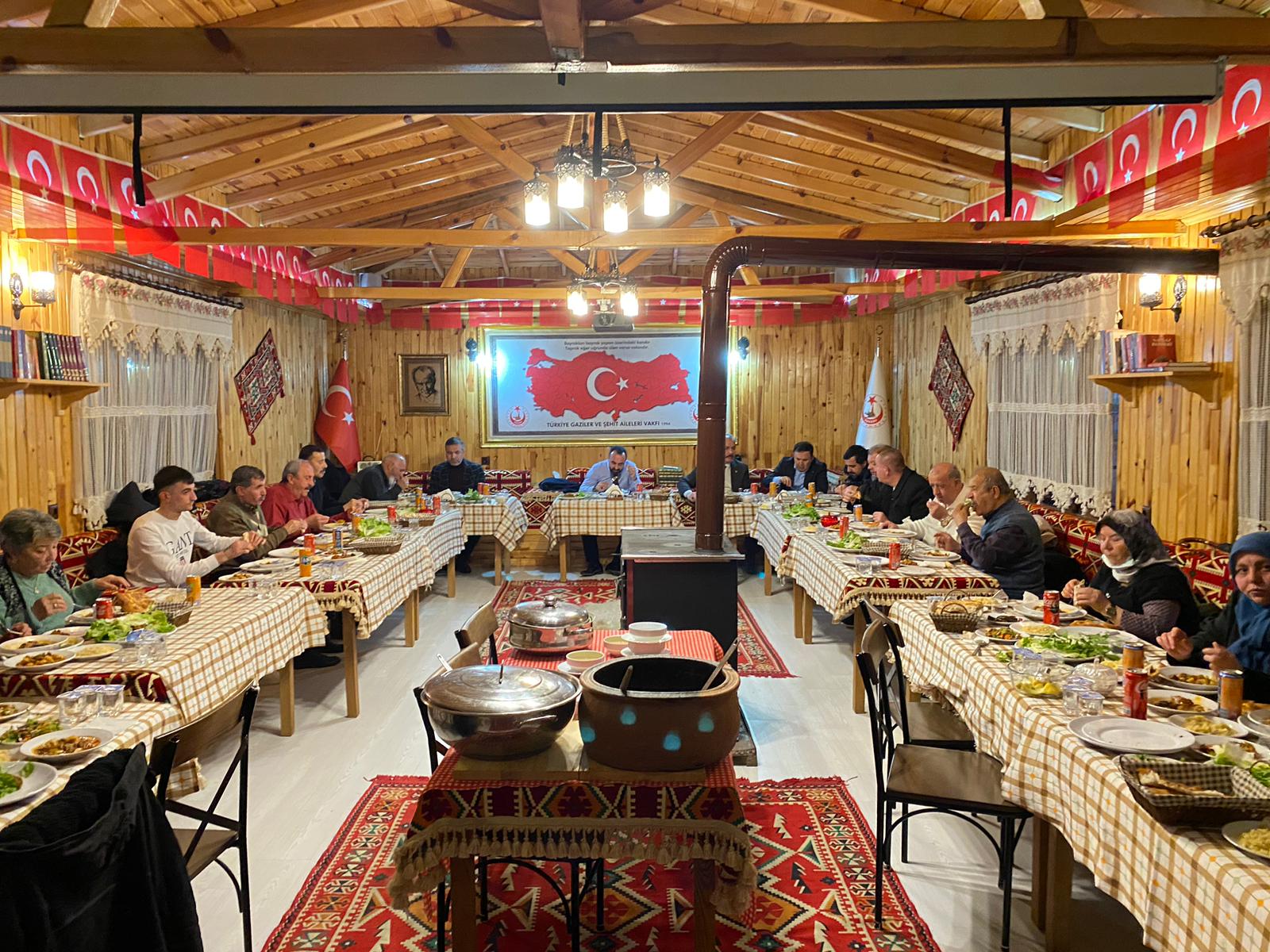 VATANIN GÖZ BEBEGI DEGERLI SEHIT YAKINI VE GAZILERIMIZI IFTARDA VAKFIMIZDA AGIRLAYARAK RAMAZAN AYININ BEREKETINI VE GÜZELLIGINI HEP BIRLIKTE YASADIK.