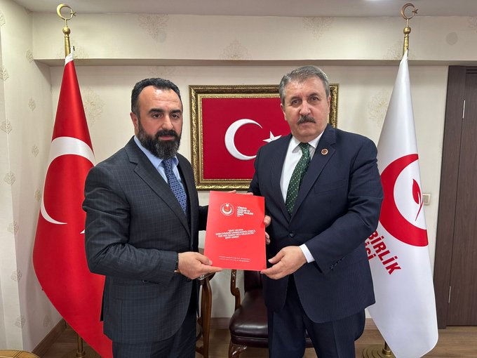 GENEL BASKANIMIZ BÜYÜK BIRLIK PARTISI GENEL BASKANI SAYIN MUSTAFA DESTICI ILE BIR ARAYA GELEREK GAZILERIMIZ VE SEHIT AILELERIMIZIN ÖZLÜK HAKLARINI IÇEREN TALEP DOSYAMIZI KENDILERINE ILETTILER.
