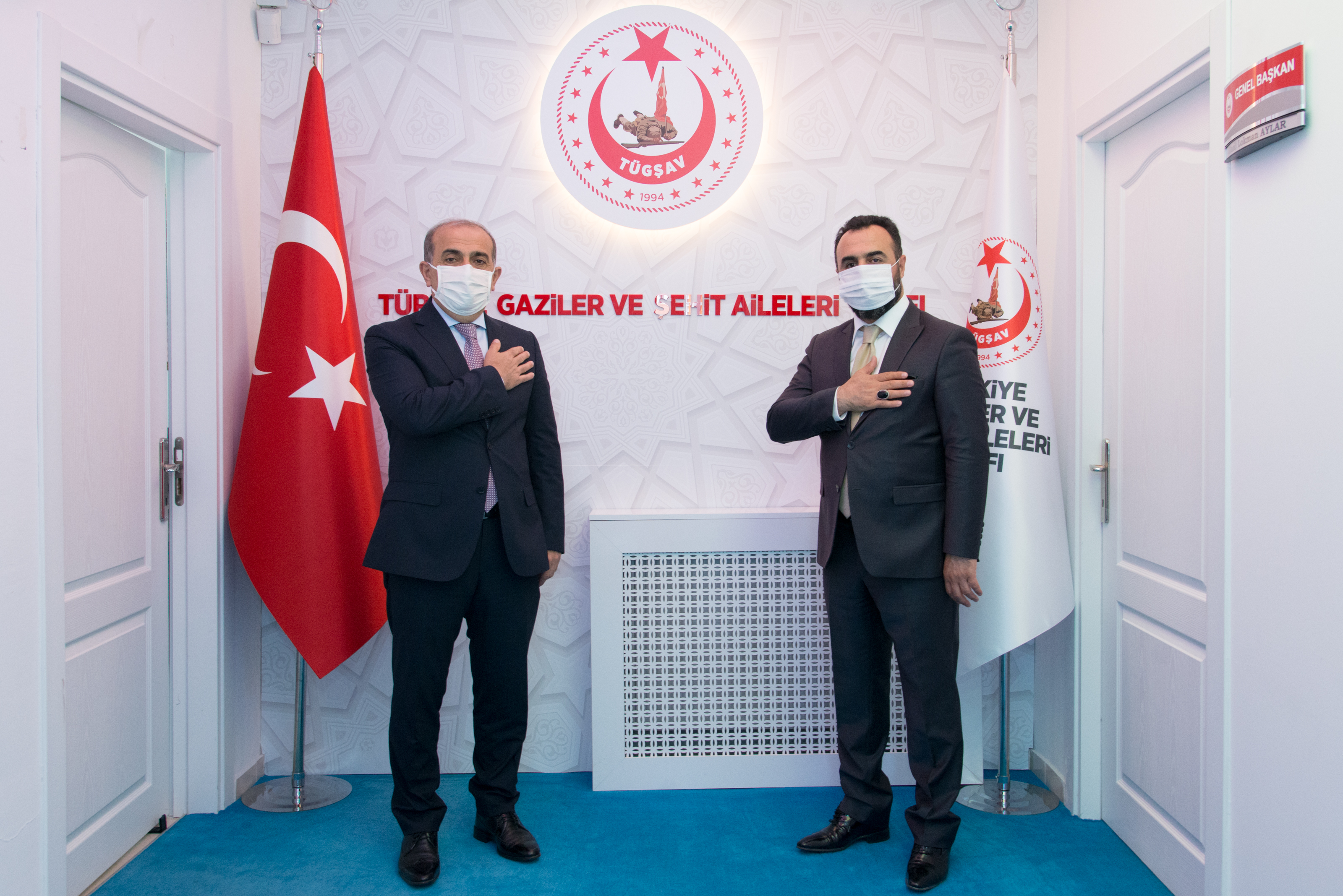 KAHRAMANLARLA BULUSUYORUZ