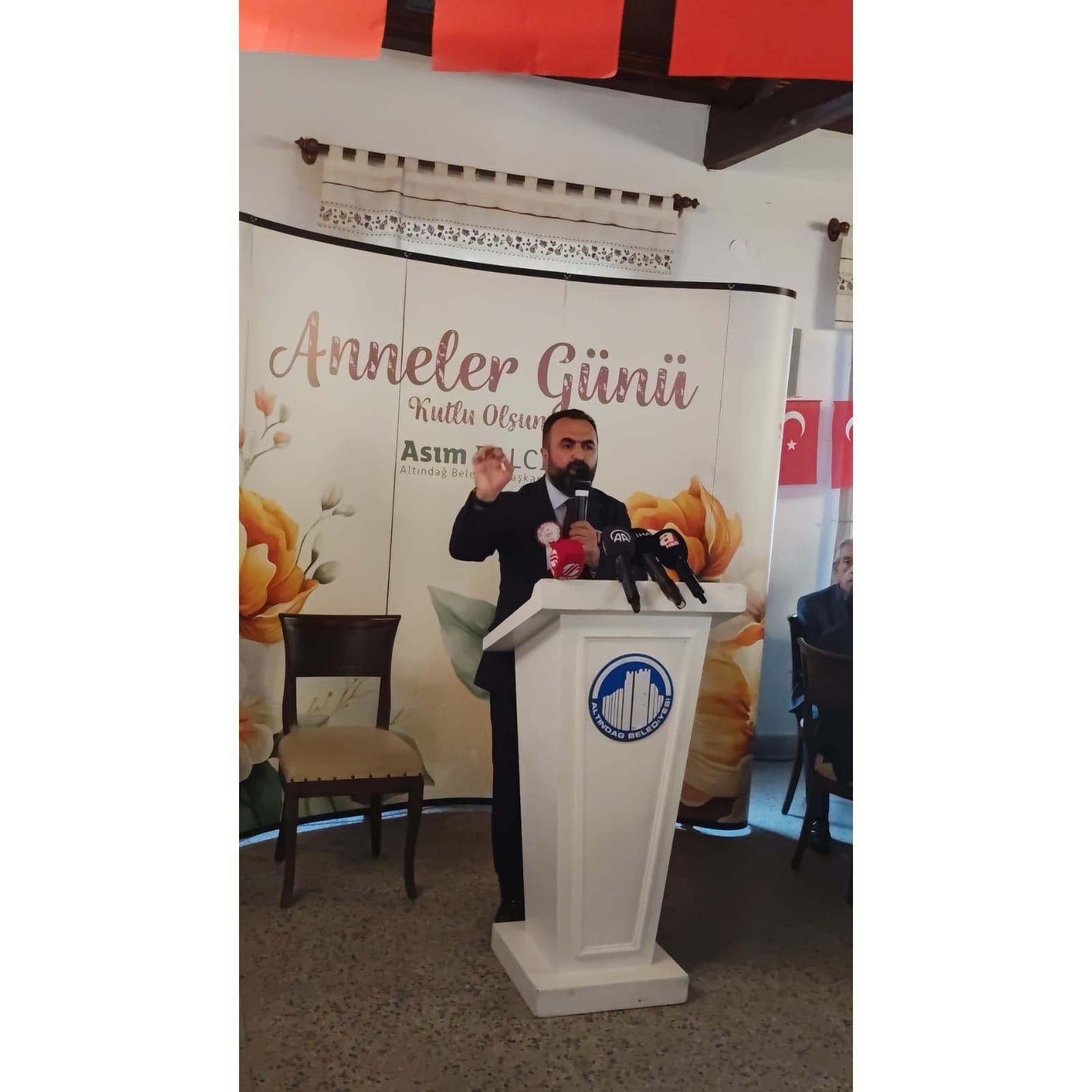 Bizim siyasi görüsümüz yoktur. Bizim Vatan, Bayrak düsmanlariyla düsmanligimiz var,Devlet düsmanlariyla düsmanligimiz var,Millet düsmanlariyla düsmanligimiz var,Ezanimiza,Dinimize düsman olanlarla bizim düsmanligimiz var.