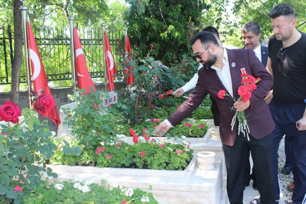 TÜM SEHIT AILELERIMIZ VE GAZILERIMIZIN BAYRAMLARINI KUTLUYORUZ.